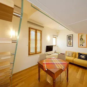Uptown - Sabrina's Cozy Apartment